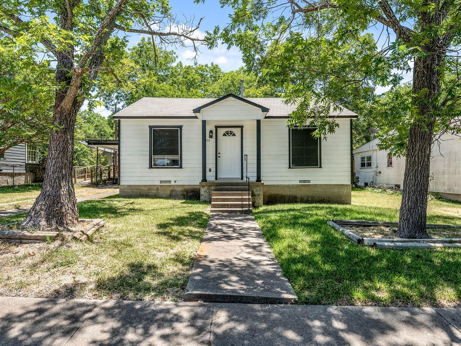 1805 S 7th St, photo 1 of 1