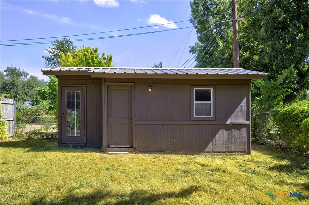 3401 Meadow Oaks Drive, photo 10 of 10