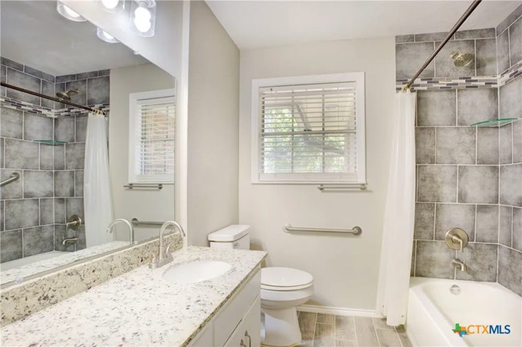 3401 Meadow Oaks Drive, photo 6 of 10