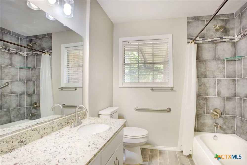 3401 Meadow Oaks Drive, photo 6 of 10