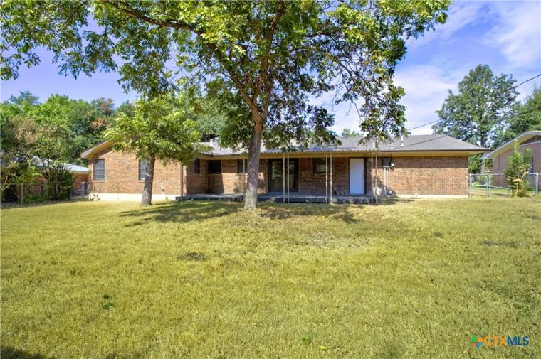 3401 Meadow Oaks Drive, photo 9 of 10
